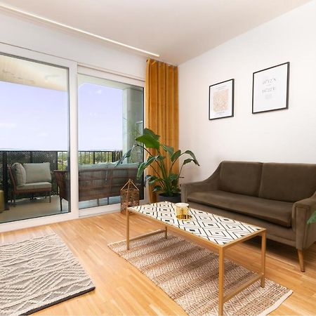 Parkblick - Therme Wien - Gratis Parken Im Der Garage - Terrasse - U-Bahn Luaran gambar